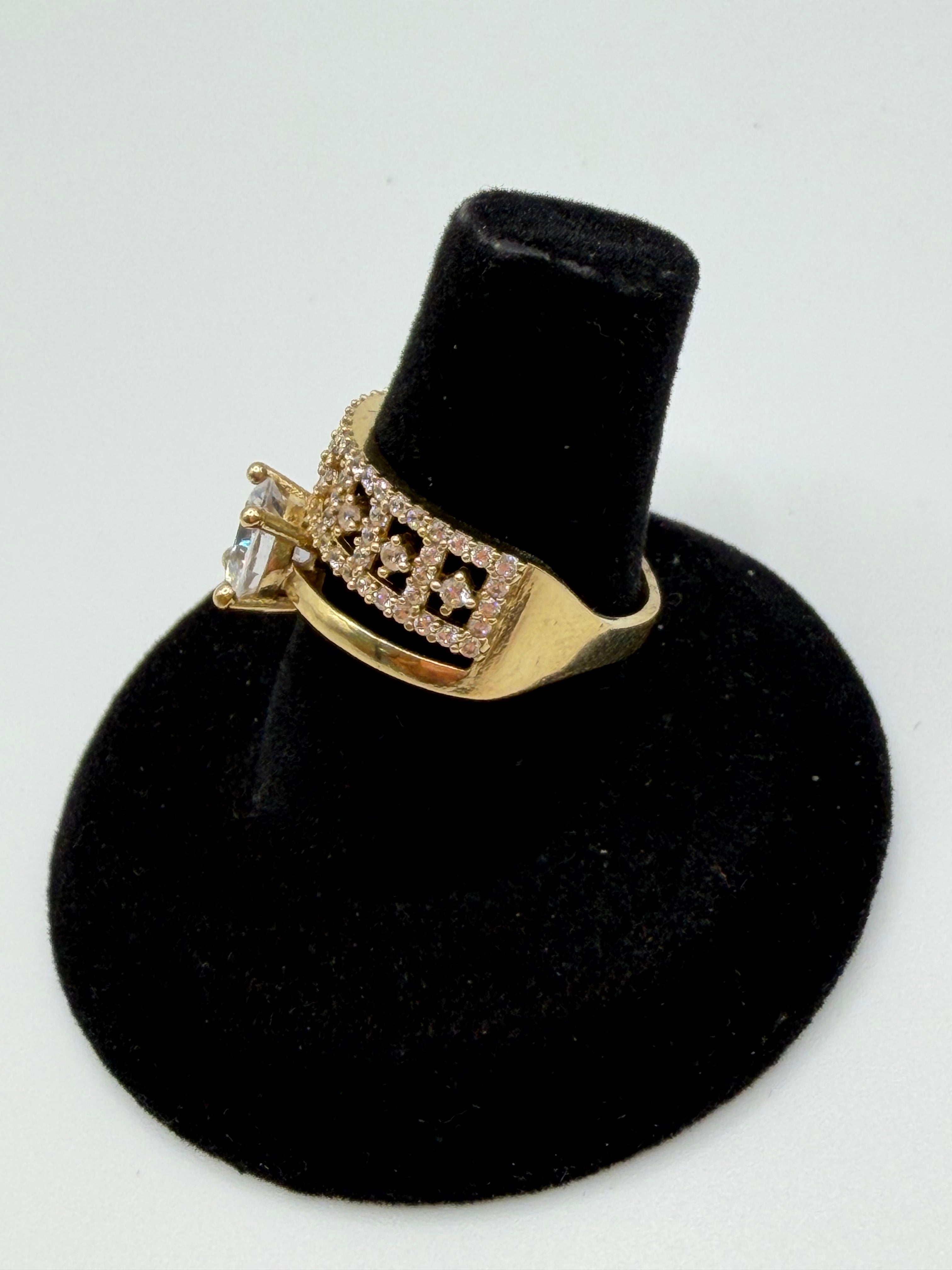 Lady’s ring 10k